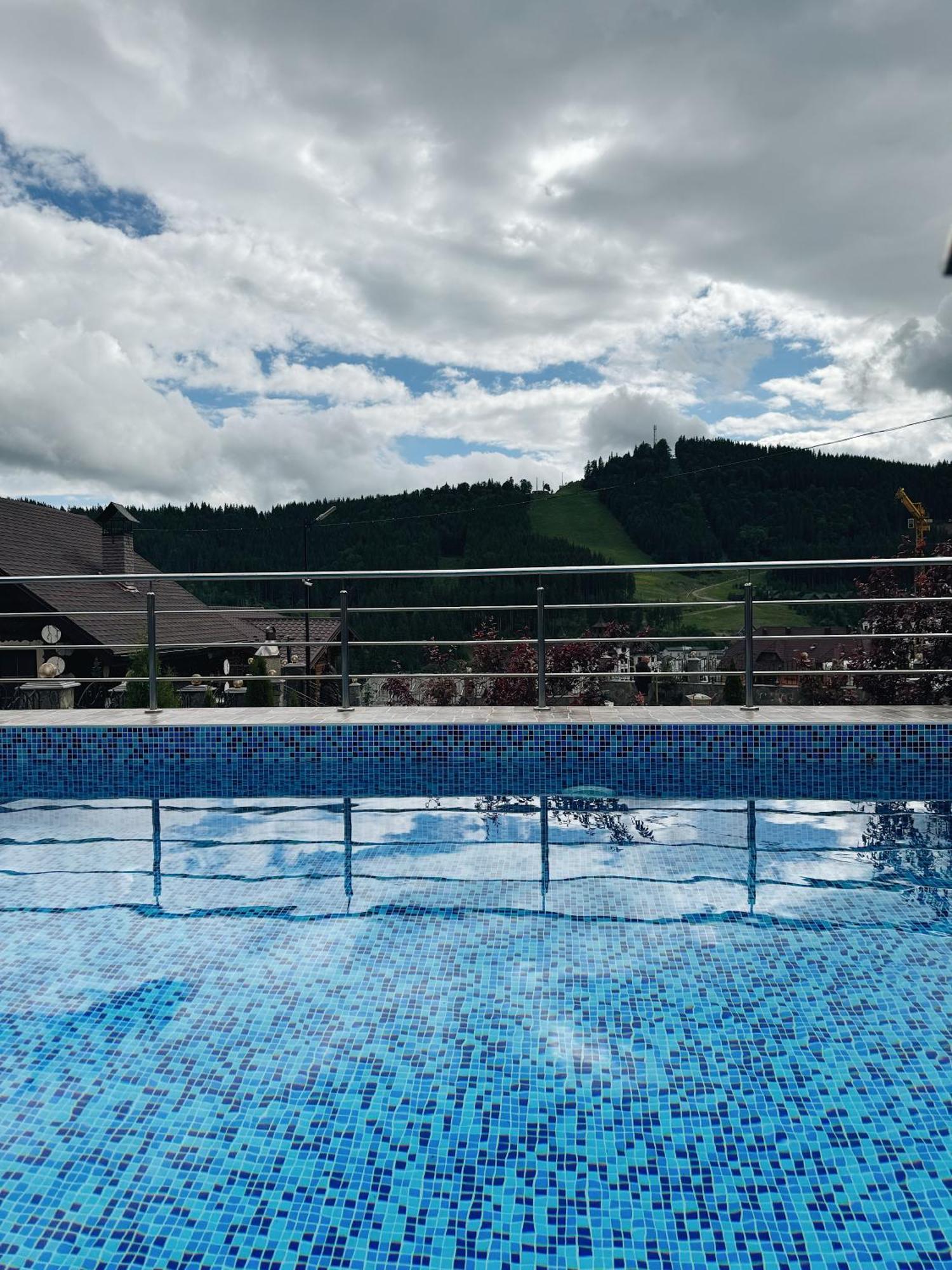 Viking Hotel Bukovel Exterior photo