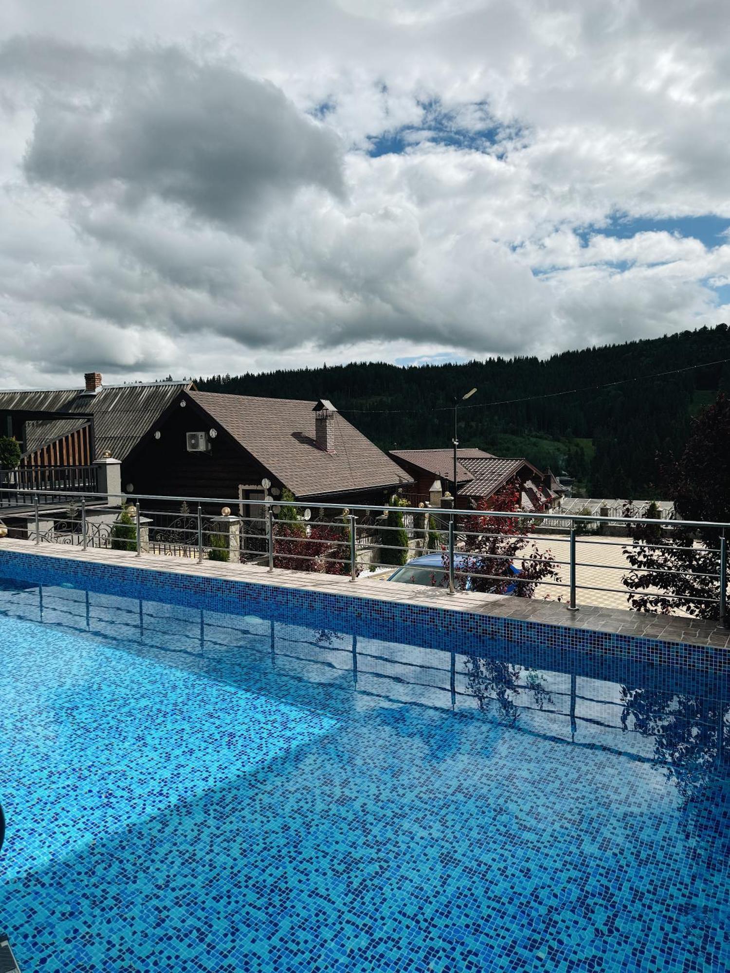 Viking Hotel Bukovel Exterior photo
